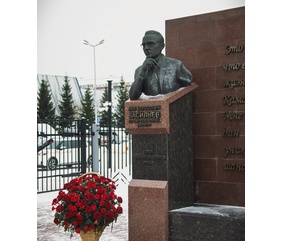 На «КАМАЗе» почтили память первого генерального директора Льва Васильева