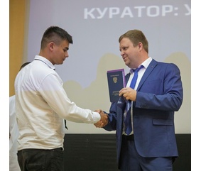 Выпускникам ГАПОУ «АТУТ» вручили дипломы на «КАМАЗе»