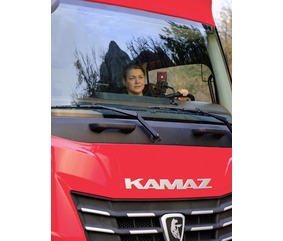 Автомобиль КАМАЗ-54901 задействован в съёмках сериала «Дальнобойщица»