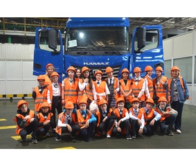 На автомобильном заводе организовали экскурсию для школьников