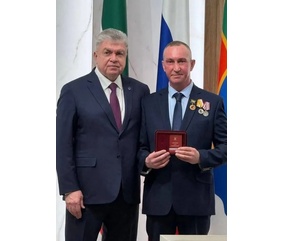 Камазовец Рауф Низаметдинов награждён медалью «Волонтёру России»