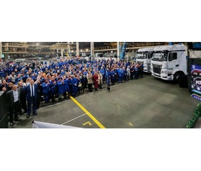 Праздник в заводском цехе: руководители «КАМАЗа» поздравили коллег с наступающим Новым годом