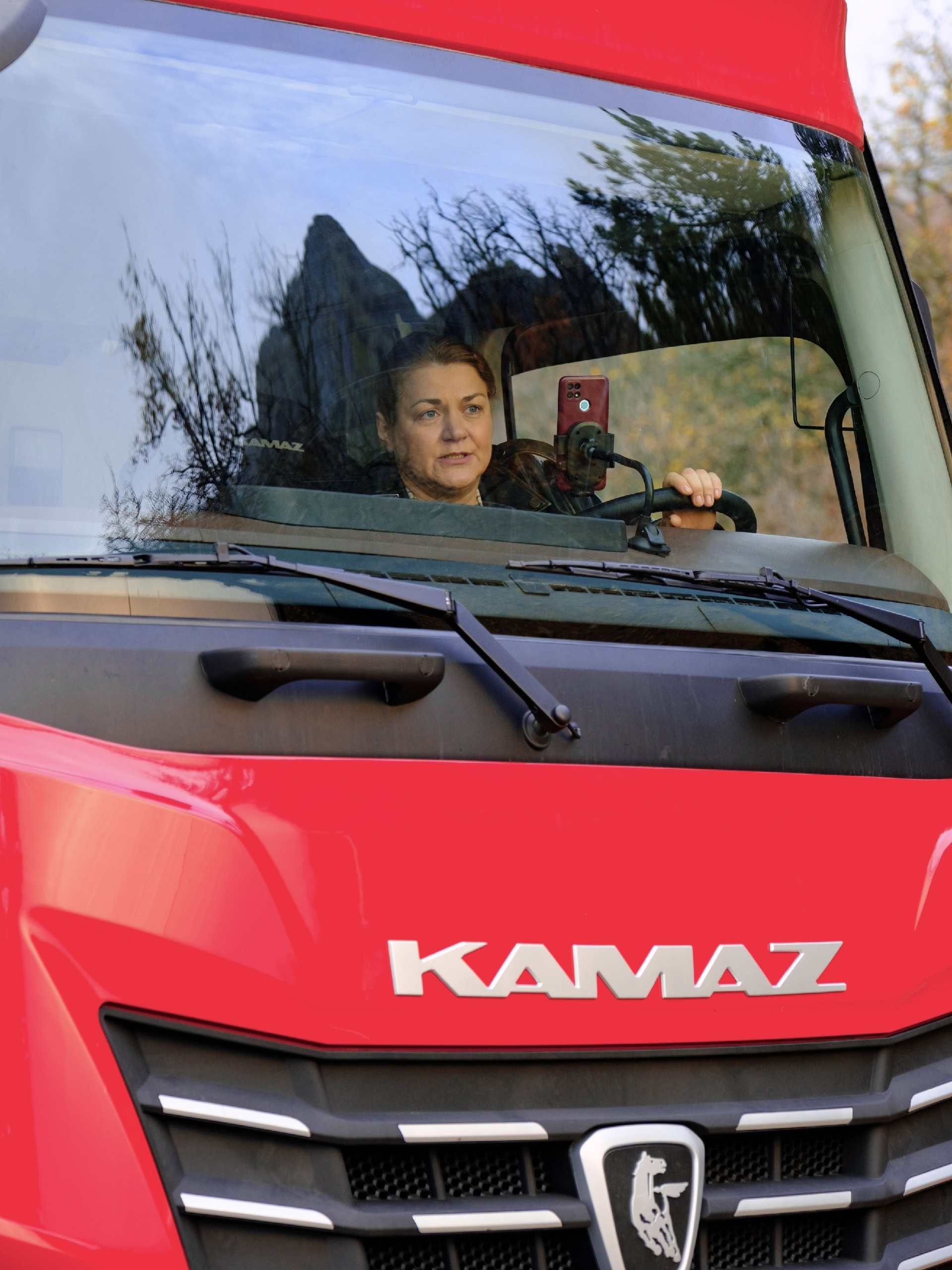 Автомобиль КАМАЗ-54901 задействован в съёмках сериала «Дальнобойщица»