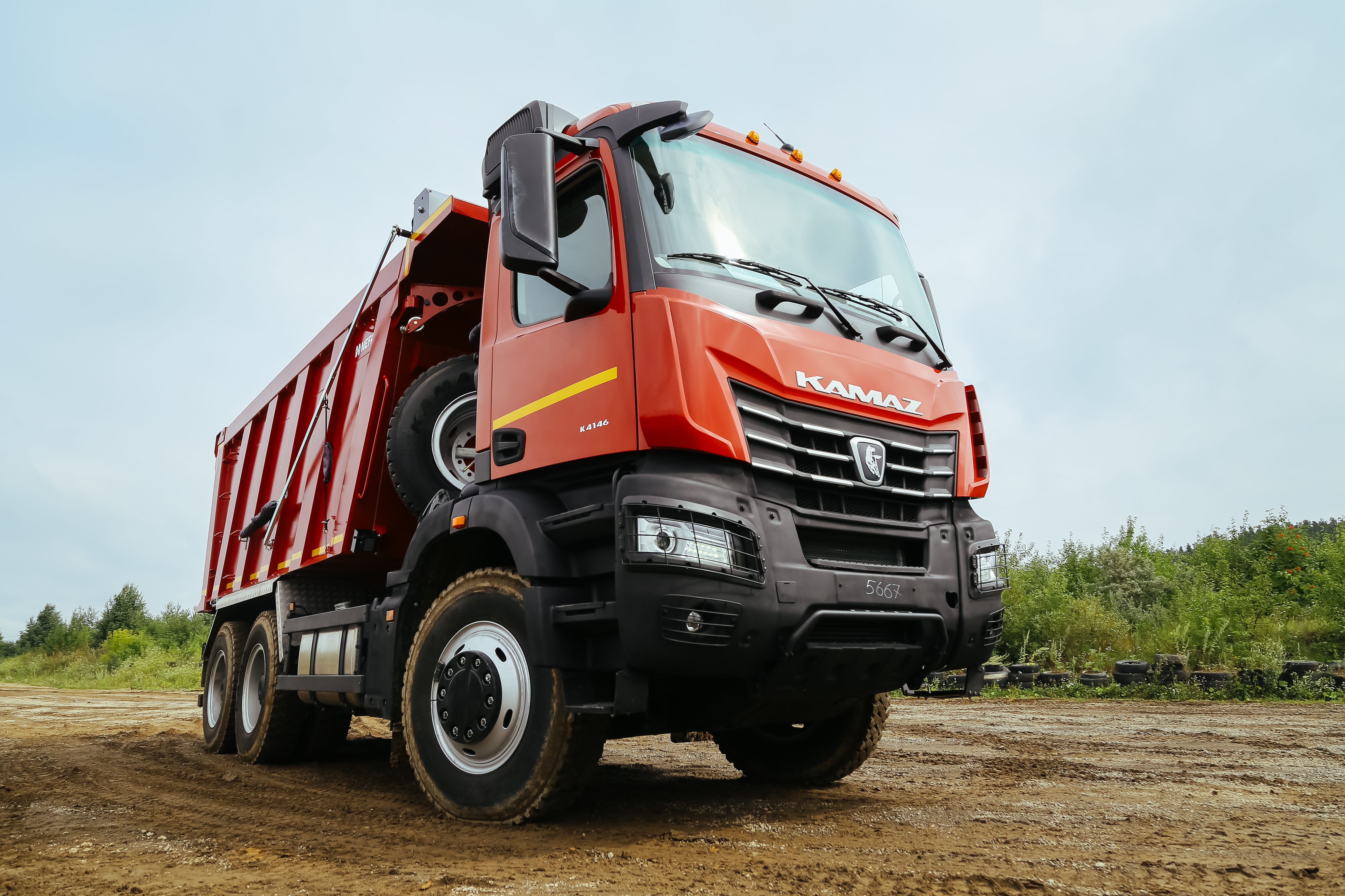 Дорожно-строительная компания протестировала новейший самосвал КАМАЗ-6595