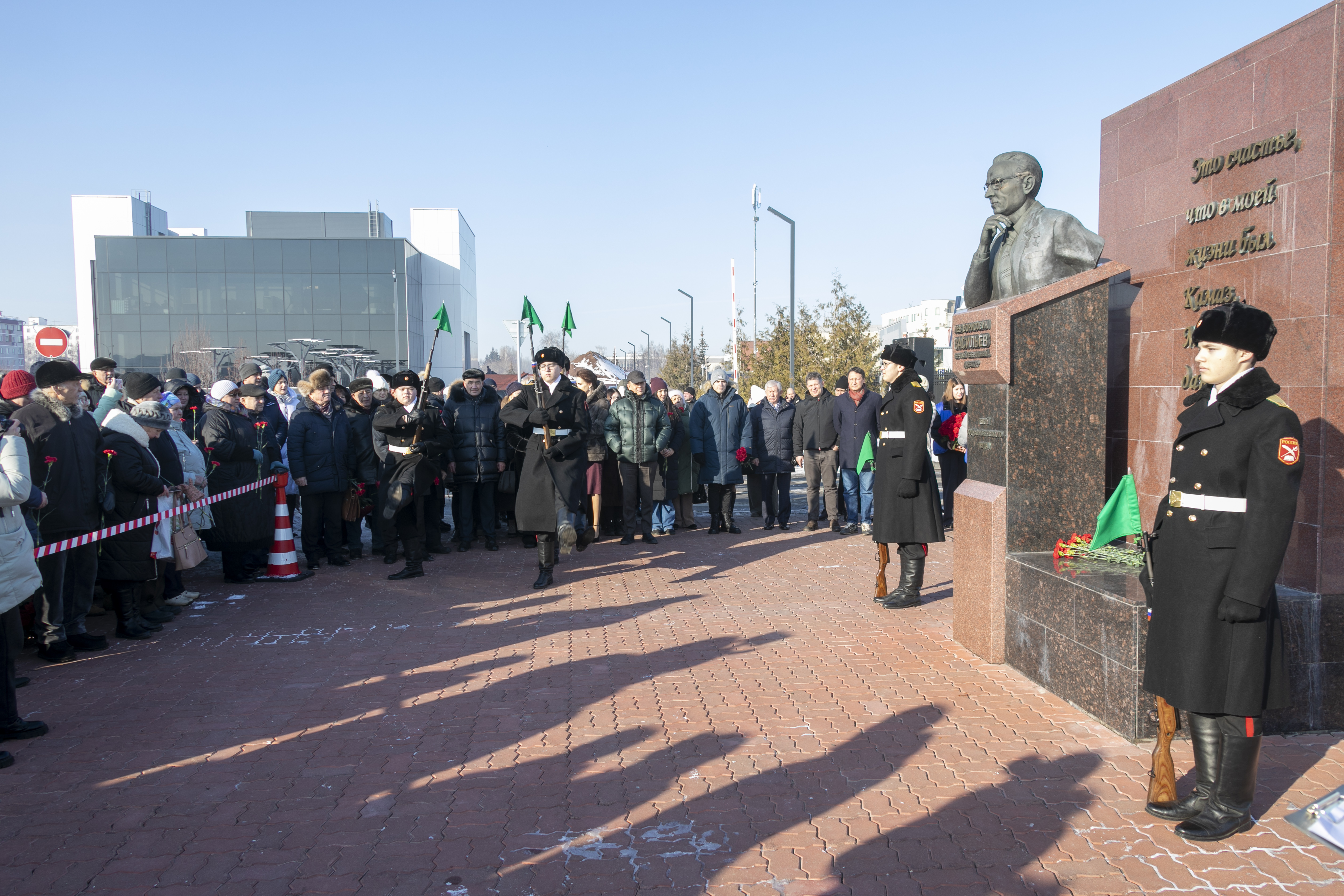 Камазовцы почтили память первого руководителя компании Льва Васильева