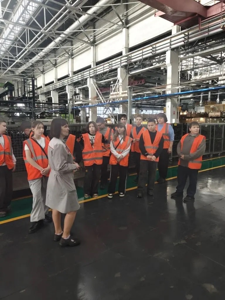 Предприятие Группы ОАТ организовало экскурсию для школьников